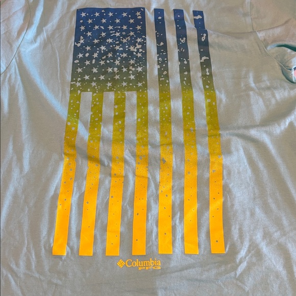 Columbia Sky Blue Tee with American Flag Design Mens Size Large - Picture 1 of 5